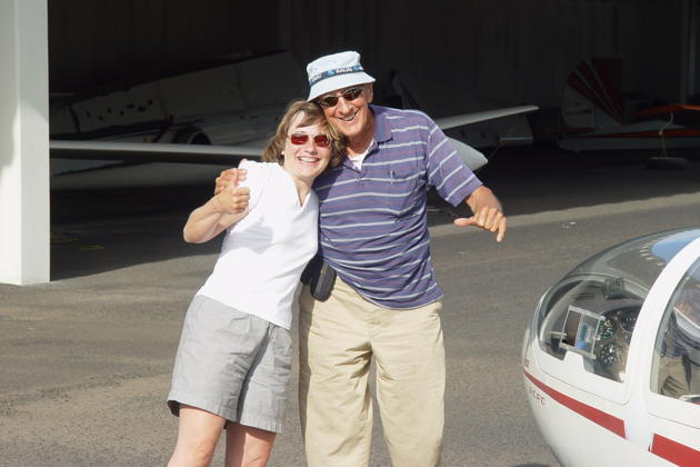 Ma and Elmer Udd after a great flight on the Hawaiian ridge.