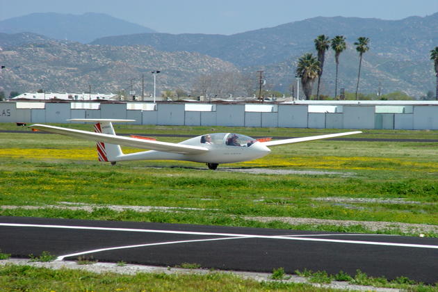 David and Mary Rust touching down in OC Soaring's Grob 103 at Hemet-Ryan airport, CA after some great spring thermaling.