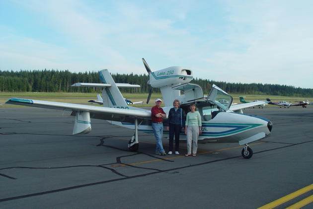 Doug, Ann and Ma looking good with the Lake 250 at the Bremerton airport.