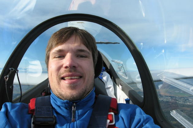 David airborne in the DG-1000. Photo by David Kasprzyk.