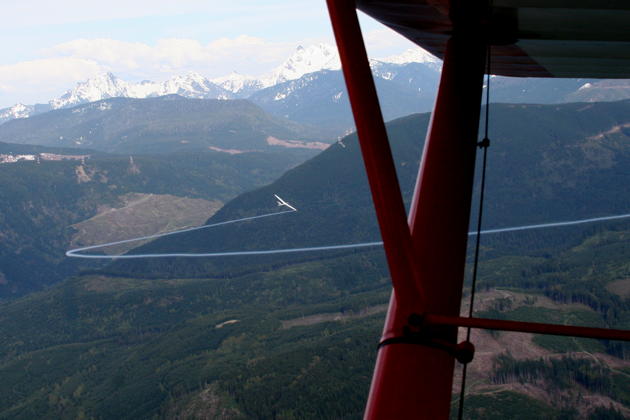'Smoke on' in the USAF Academy's first DG-1001 with Chris Klix over the Cascade foothills. Photo by Tim Kinney.