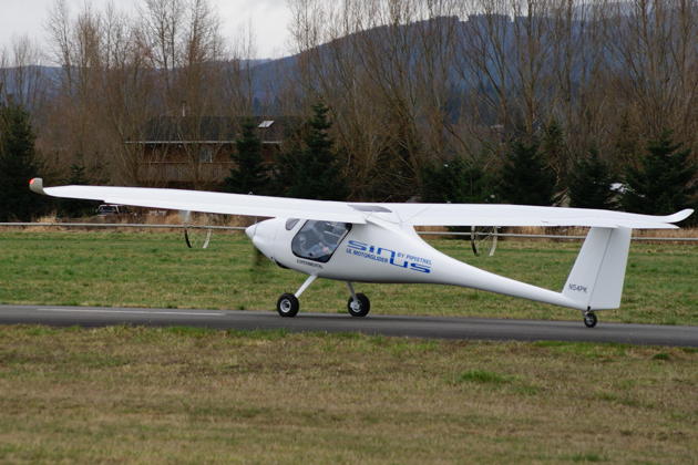 Conducting ground taxi tests on the Sequim Valley runway. Photo by Jim Cone.