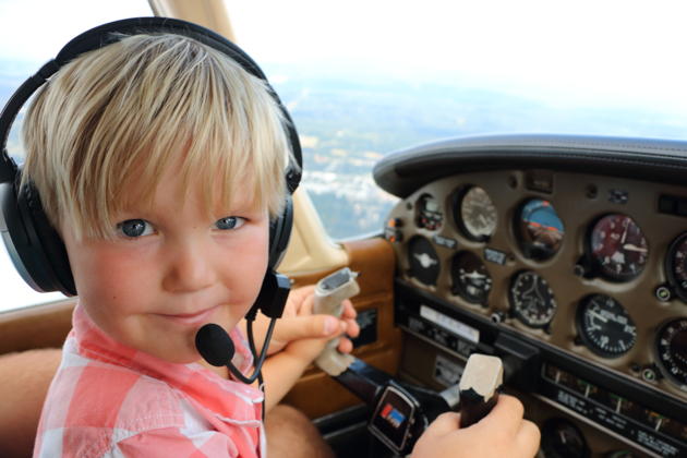 Nathaniel as co-pilot in-flight in 3DC!