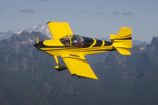 A view of the long wing chord of the RV-7 in front of the Cascades. Photo by John Clark.