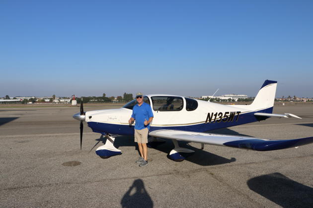 Two thumbs up after flying the Sling TSi. Photo by Barry Jay.