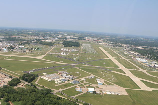 Oshkosh 2019 from right downwind for runway 36.