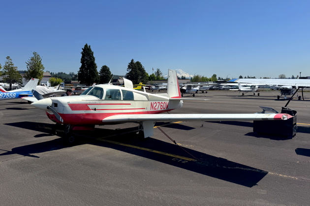 Bob Hardin's Mooney M20E N2760W at its home base at Auburn, WA. My photo.