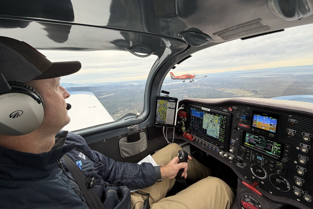 Chris Terrell moving into formation with Sling 66T. My photo.