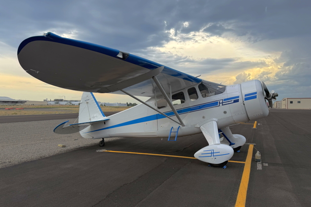 A vintage visitor to the Richland formation clinic, Miguel 'Ozzie' Nelson's Howard DGA-15P, NC858H. My photo.
